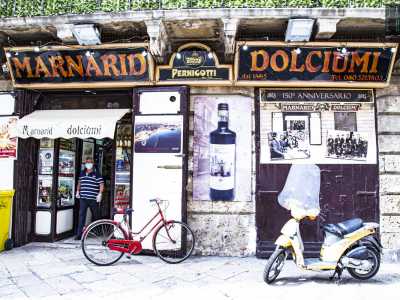 I negozi di dolciumi Marnarid e Caputo